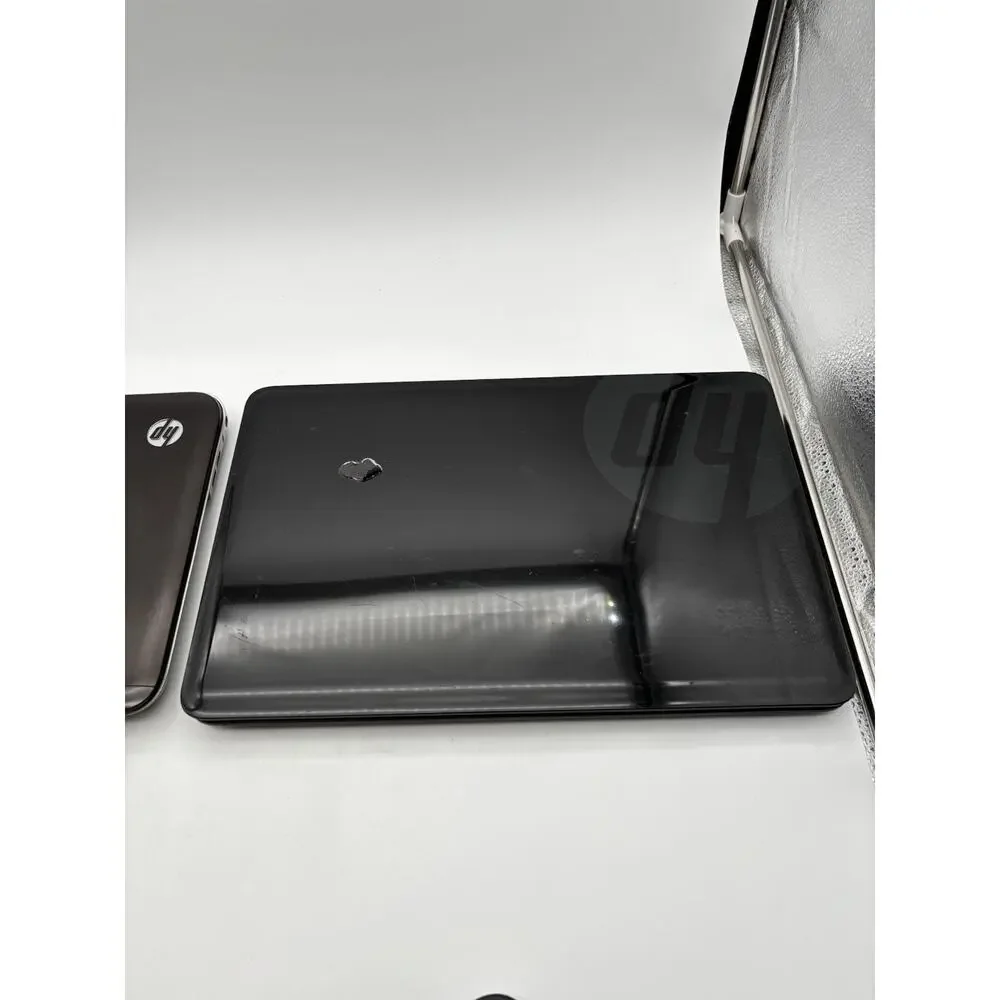 3 HP Laptop Computers With Cords. And 1 Samsung Laptop For Parts And Repair.